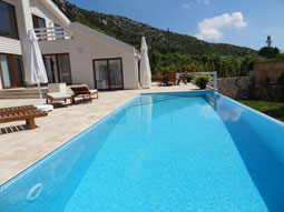 Pool & mountain view